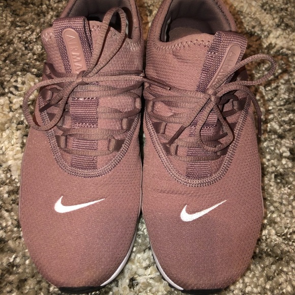 Nike Air Max - Picture 2 of 4